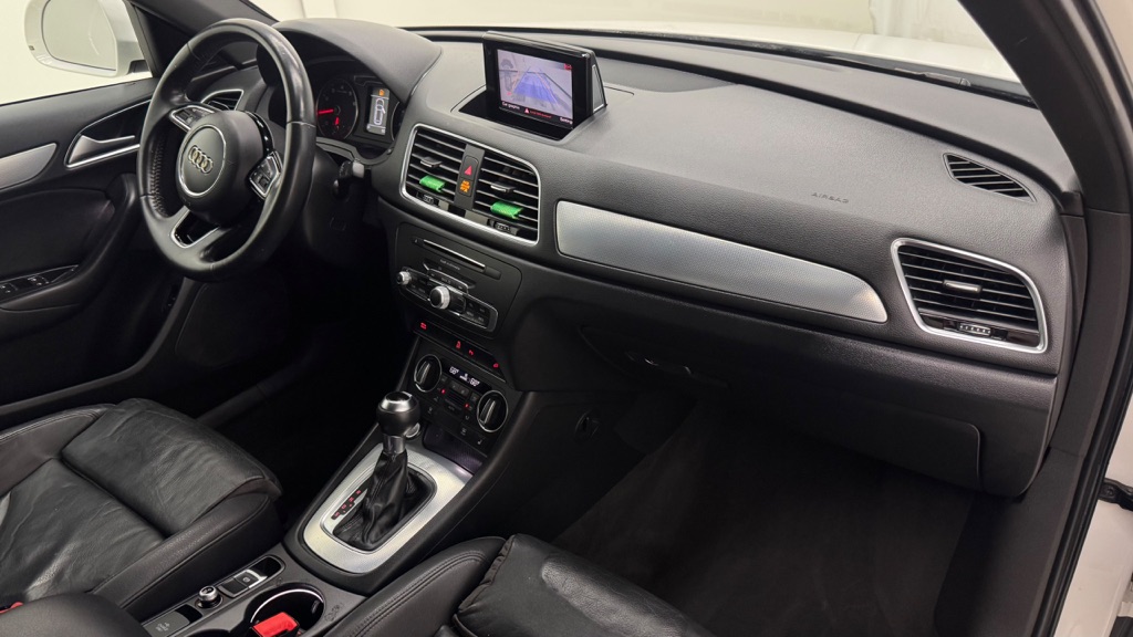 Photo 27 of this AUDI Q3