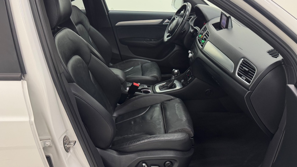 Photo 28 of this AUDI Q3