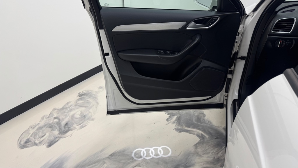 Photo 13 of this AUDI Q3