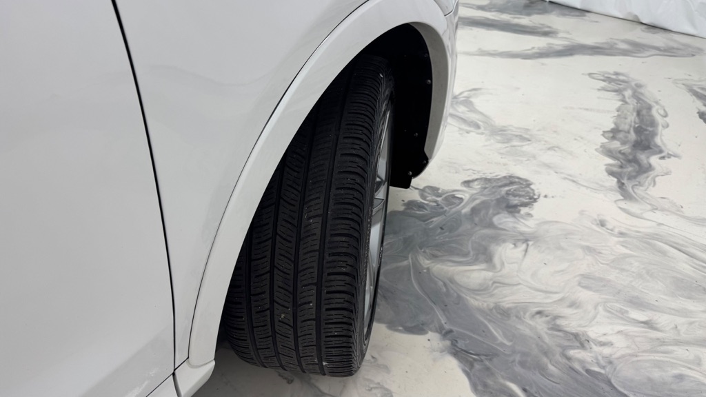 Photo 10 of this AUDI Q3