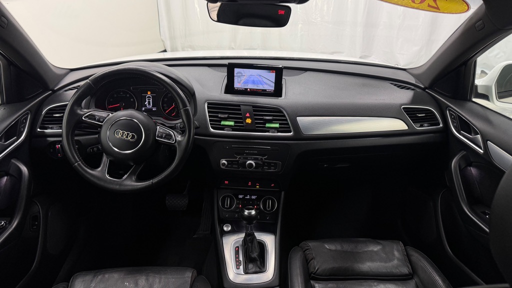Photo 22 of this AUDI Q3