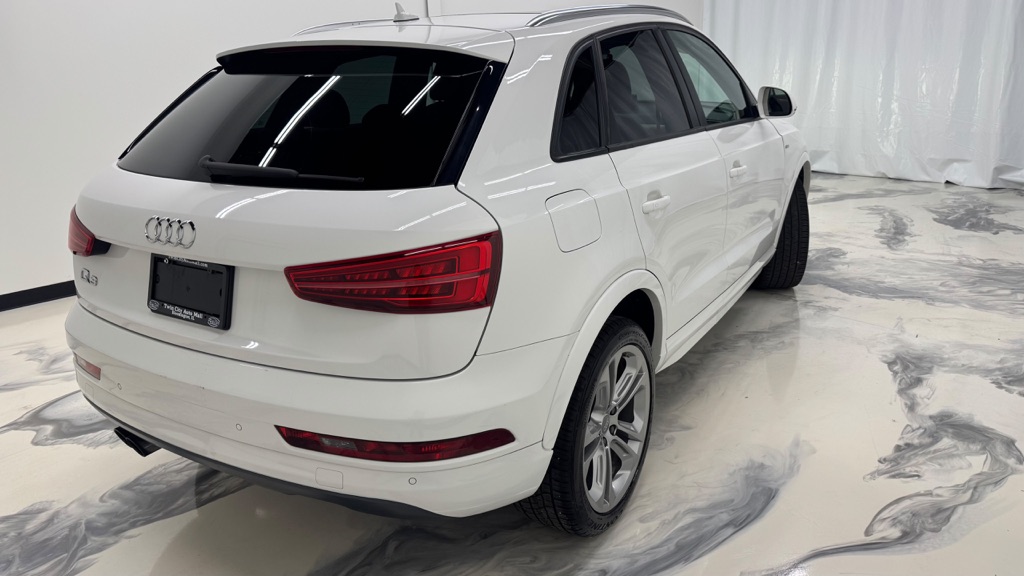 Photo 8 of this AUDI Q3