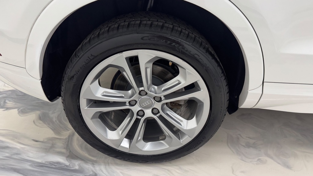 Photo 11 of this AUDI Q3