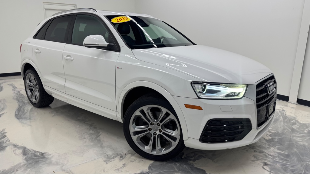 Photo 2 of this AUDI Q3