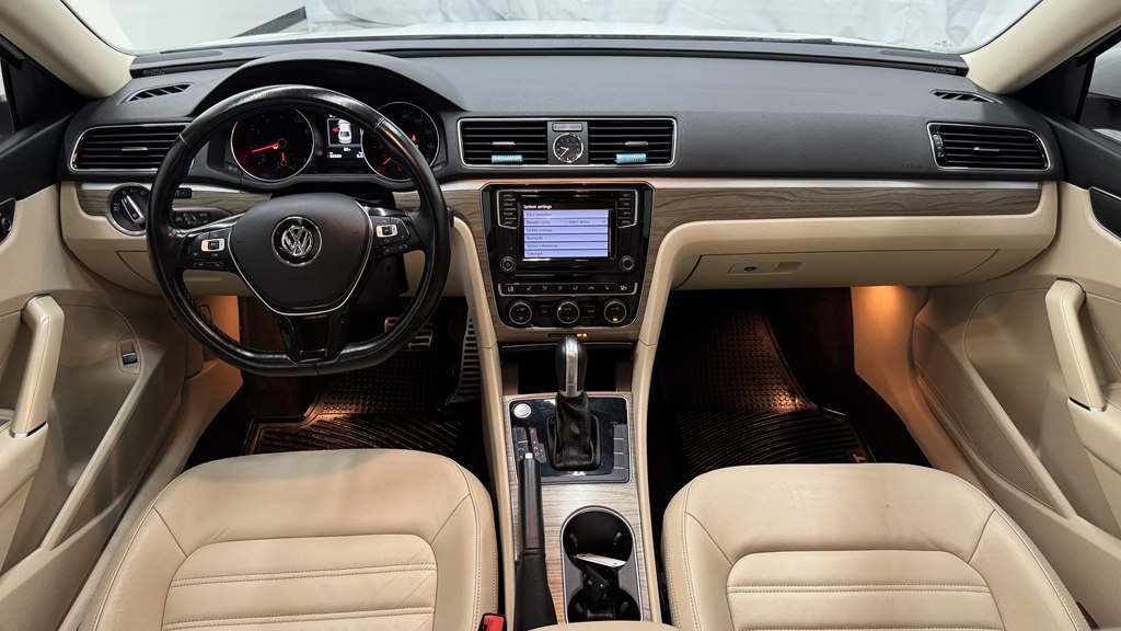 Photo 23 of this VOLKSWAGEN PASSAT