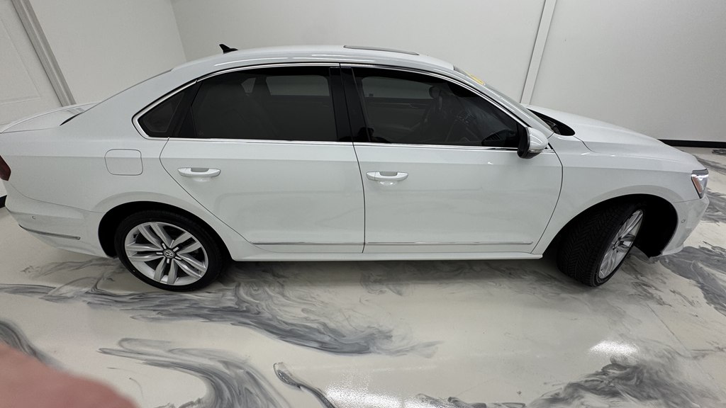 Photo 9 of this VOLKSWAGEN PASSAT