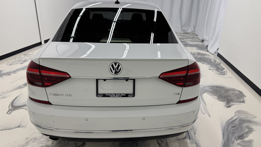 Photo 7 of this VOLKSWAGEN PASSAT