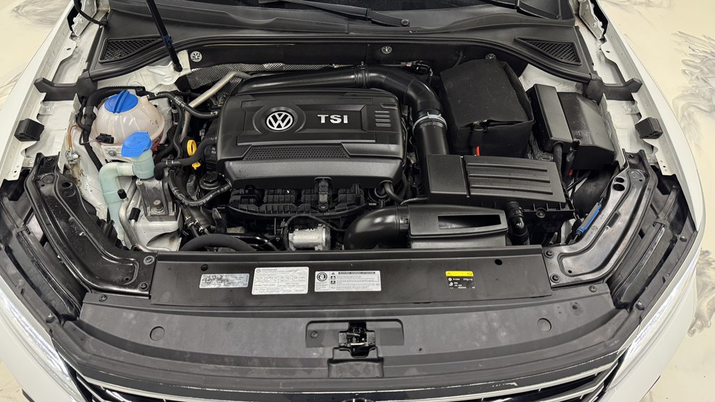 Photo 10 of this VOLKSWAGEN PASSAT