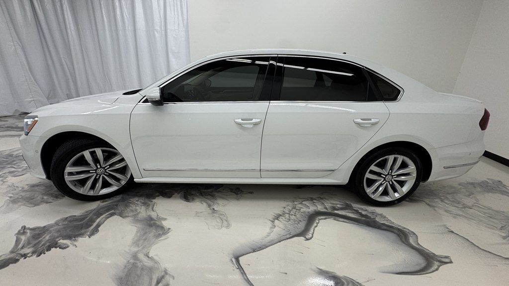 Photo 5 of this VOLKSWAGEN PASSAT