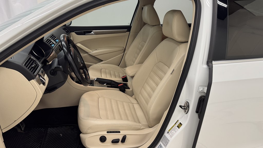 Photo 16 of this VOLKSWAGEN PASSAT
