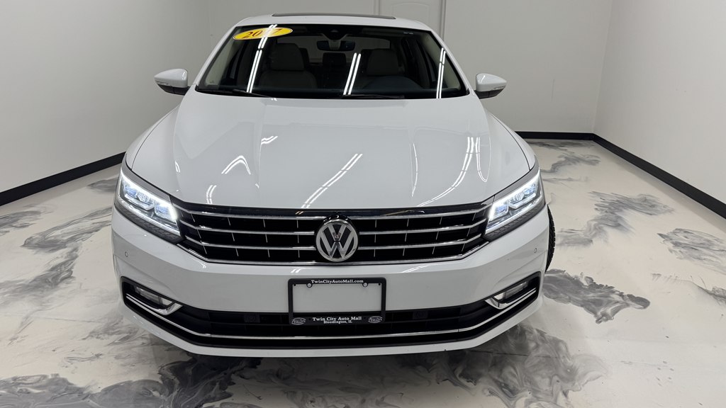 Photo 3 of this VOLKSWAGEN PASSAT