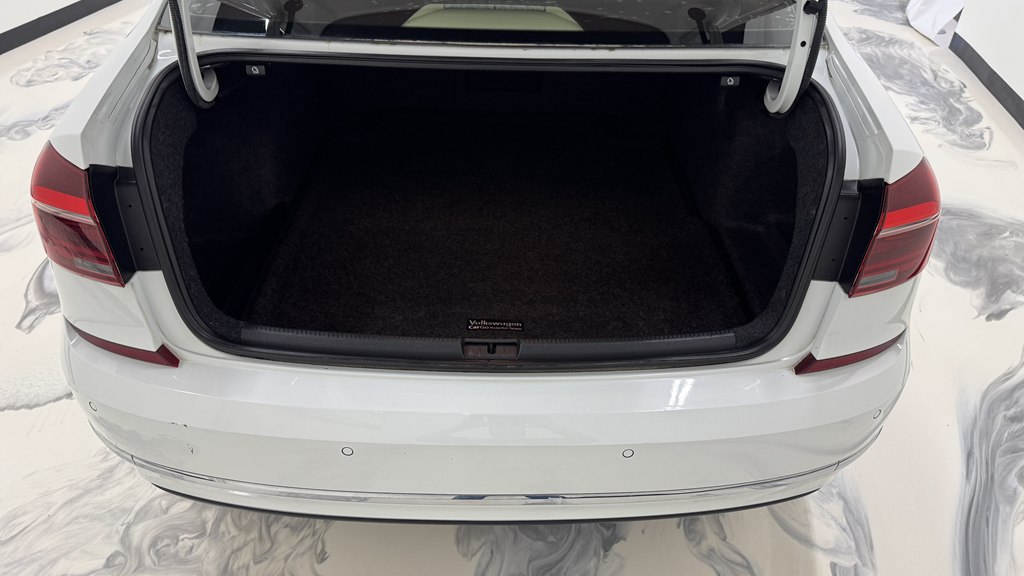 Photo 11 of this VOLKSWAGEN PASSAT
