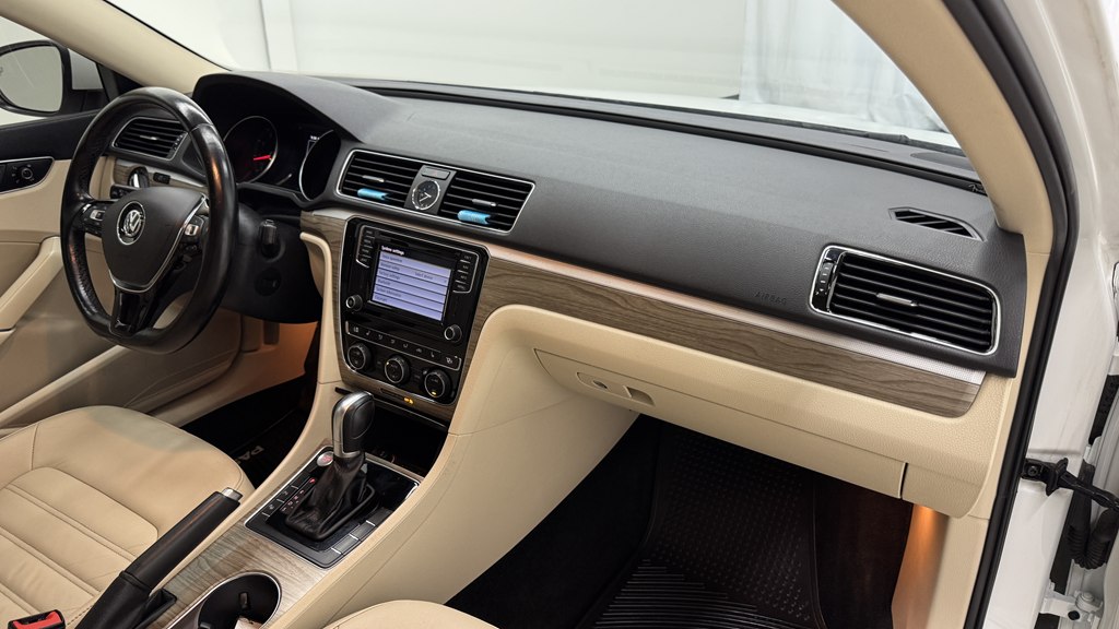 Photo 27 of this VOLKSWAGEN PASSAT