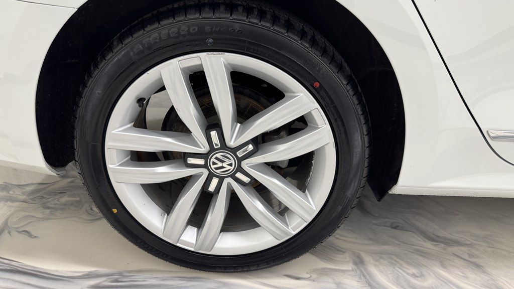 Photo 13 of this VOLKSWAGEN PASSAT