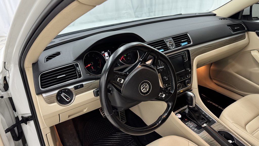 Photo 15 of this VOLKSWAGEN PASSAT