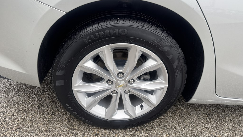 Photo 13 of this CHEVROLET MALIBU