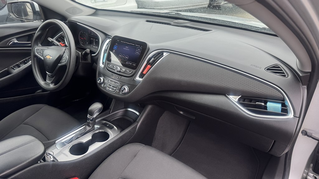 Photo 27 of this CHEVROLET MALIBU