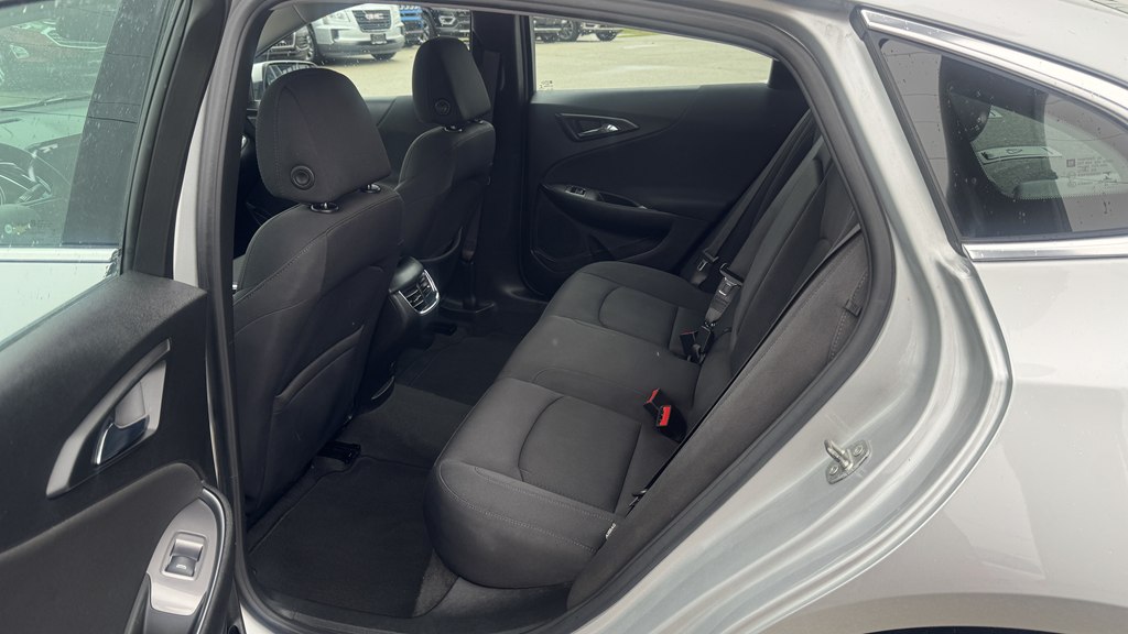 Photo 22 of this CHEVROLET MALIBU