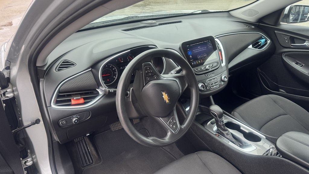 Photo 15 of this CHEVROLET MALIBU