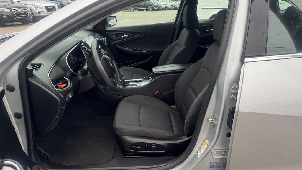 Photo 16 of this CHEVROLET MALIBU