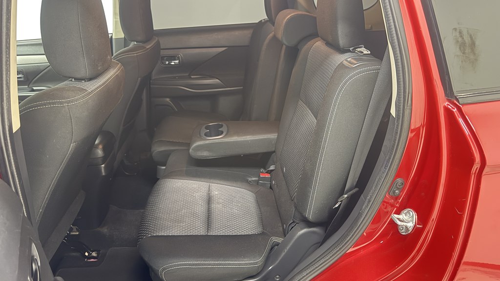 Photo 20 of this MITSUBISHI OUTLANDER