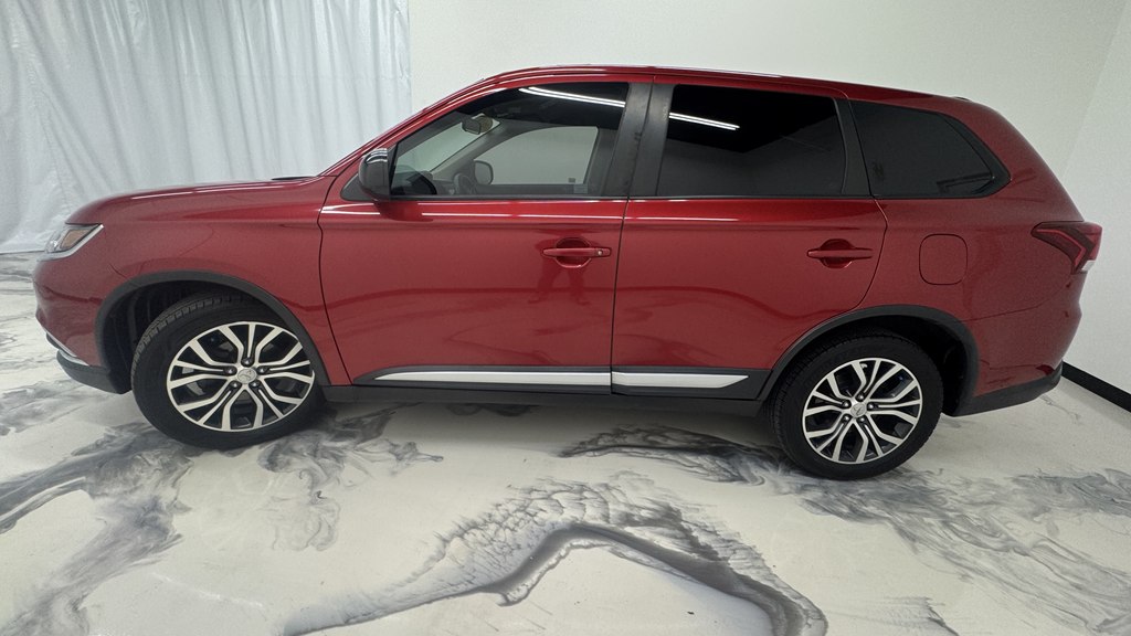 Photo 5 of this MITSUBISHI OUTLANDER