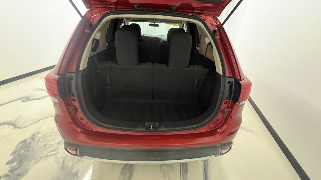 Photo 10 of this MITSUBISHI OUTLANDER