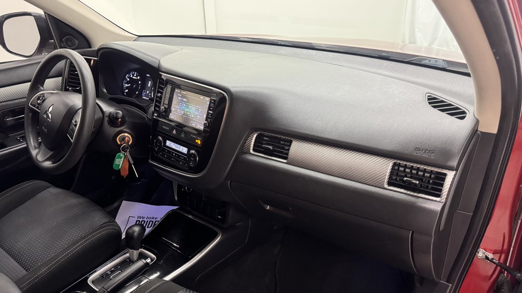 Photo 25 of this MITSUBISHI OUTLANDER