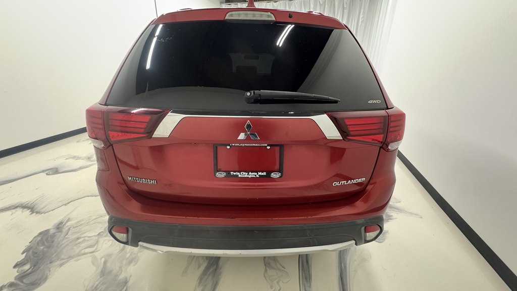 Photo 7 of this MITSUBISHI OUTLANDER