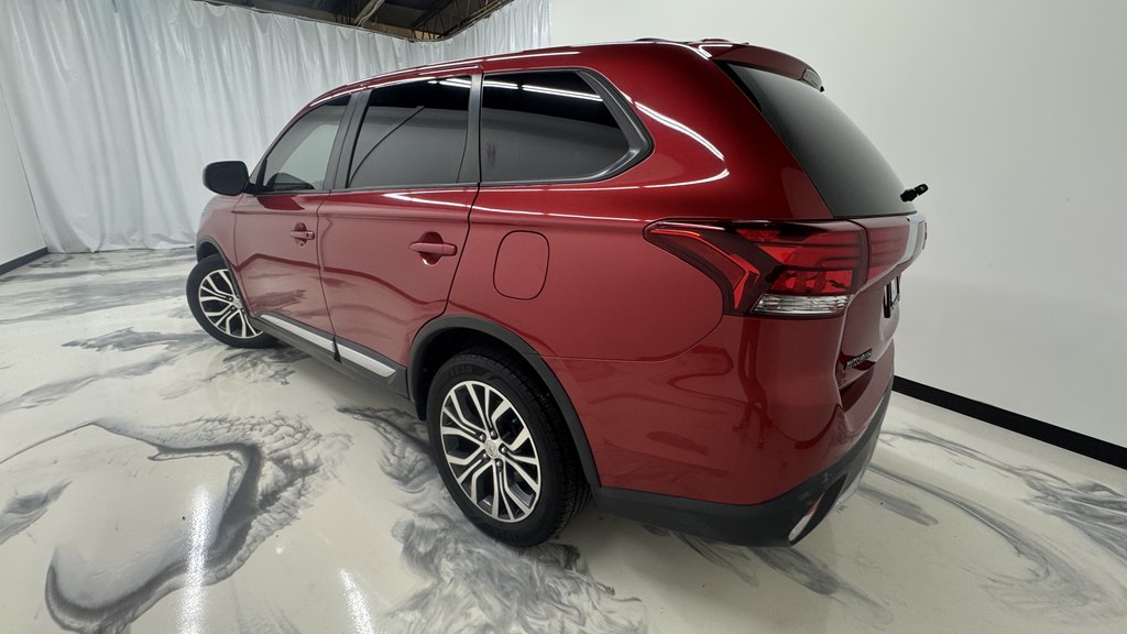 Photo 6 of this MITSUBISHI OUTLANDER