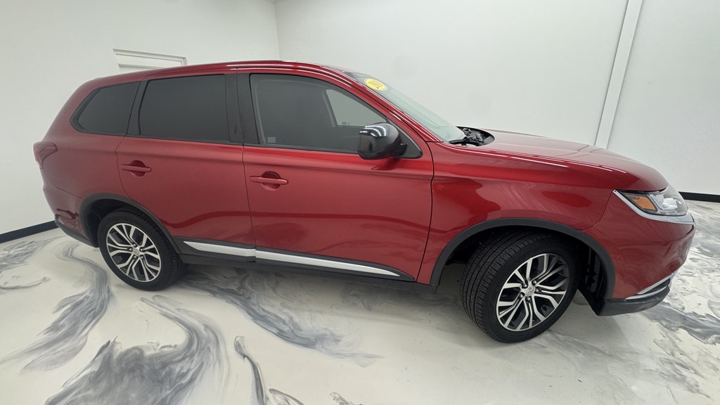 Photo 9 of this MITSUBISHI OUTLANDER