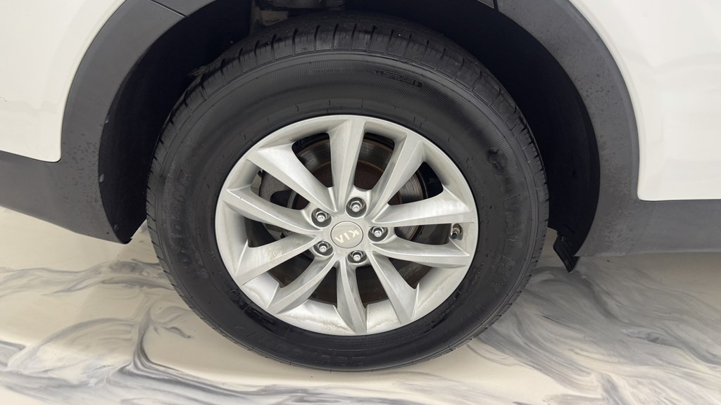 Photo 12 of this KIA SORENTO