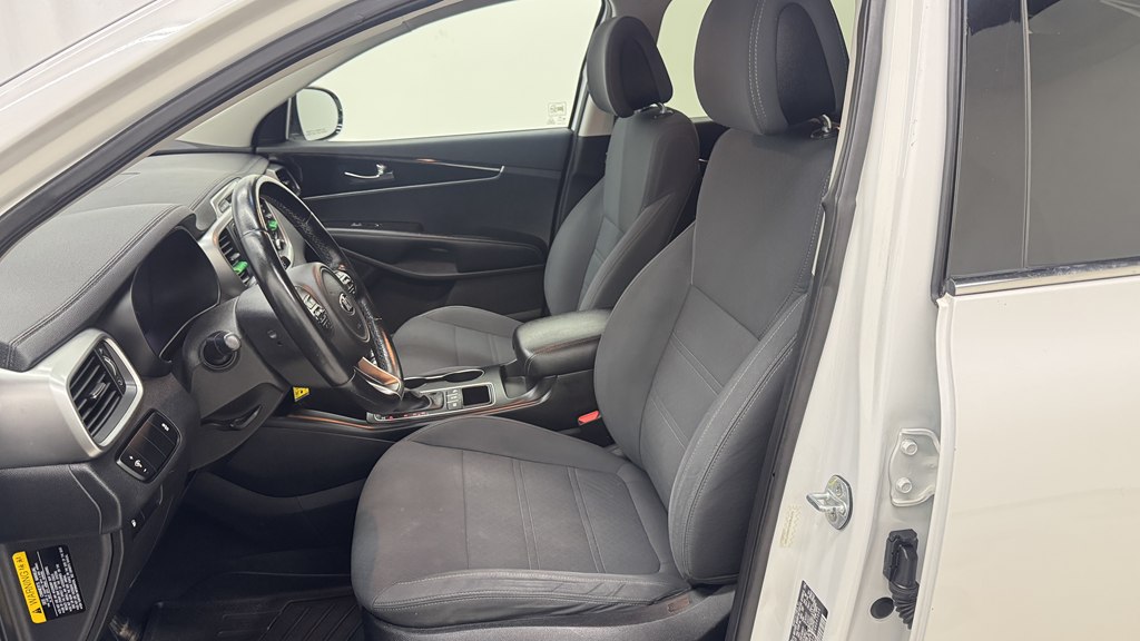 Photo 16 of this KIA SORENTO