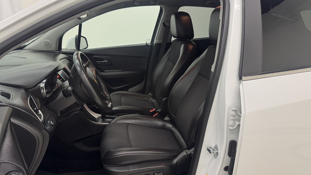 Photo 15 of this CHEVROLET TRAX