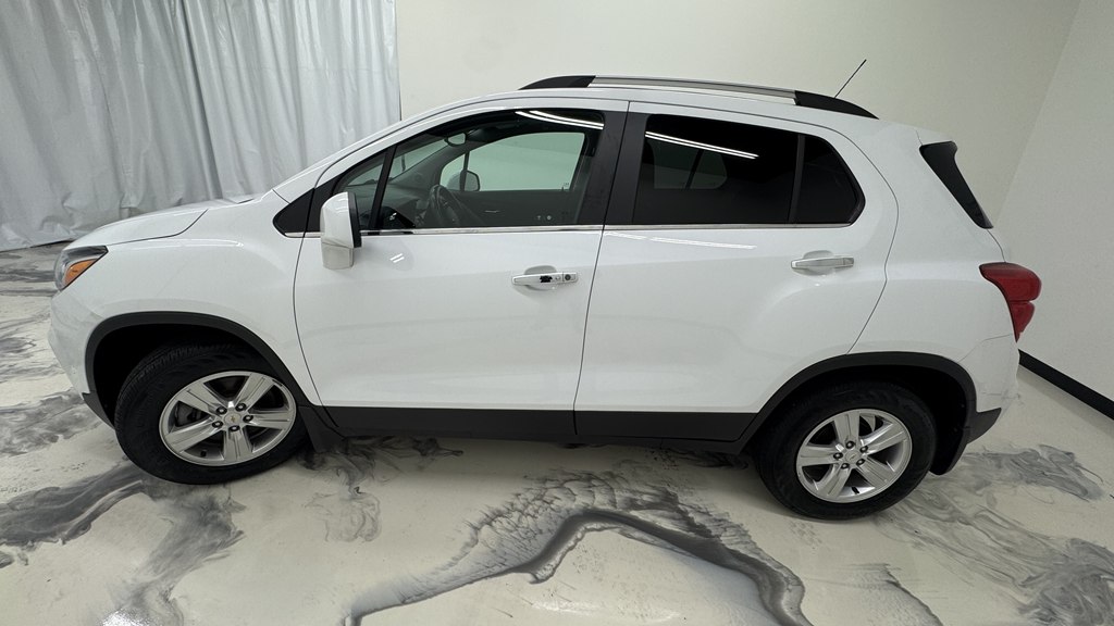Photo 4 of this CHEVROLET TRAX