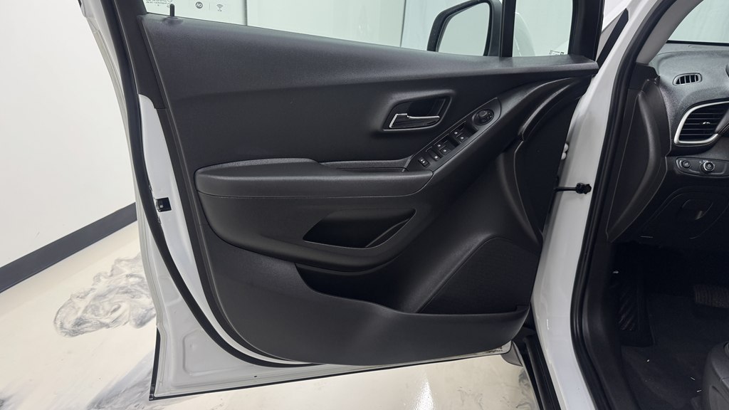 Photo 13 of this CHEVROLET TRAX