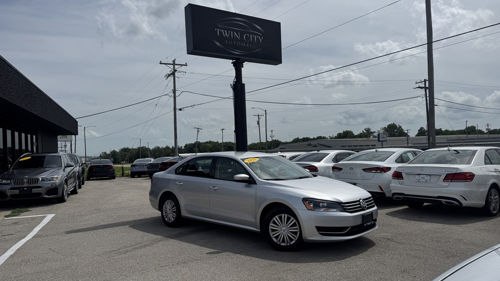 2015 Volkswagen Passat 1.8T S DSG PZEV's photo