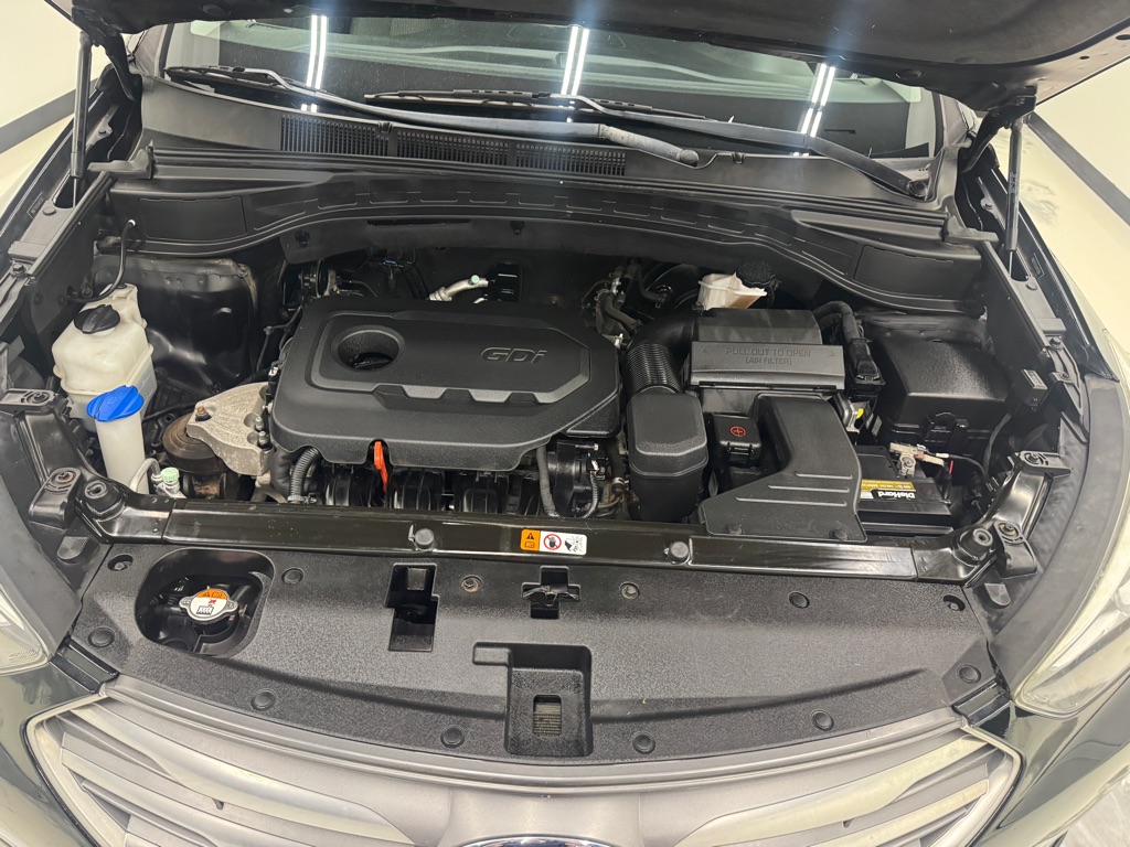 Photo 8 of this HYUNDAI SANTA FE