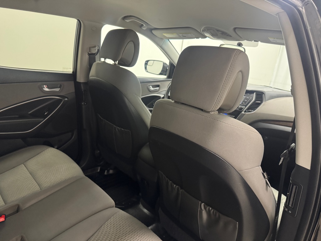 Photo 12 of this HYUNDAI SANTA FE