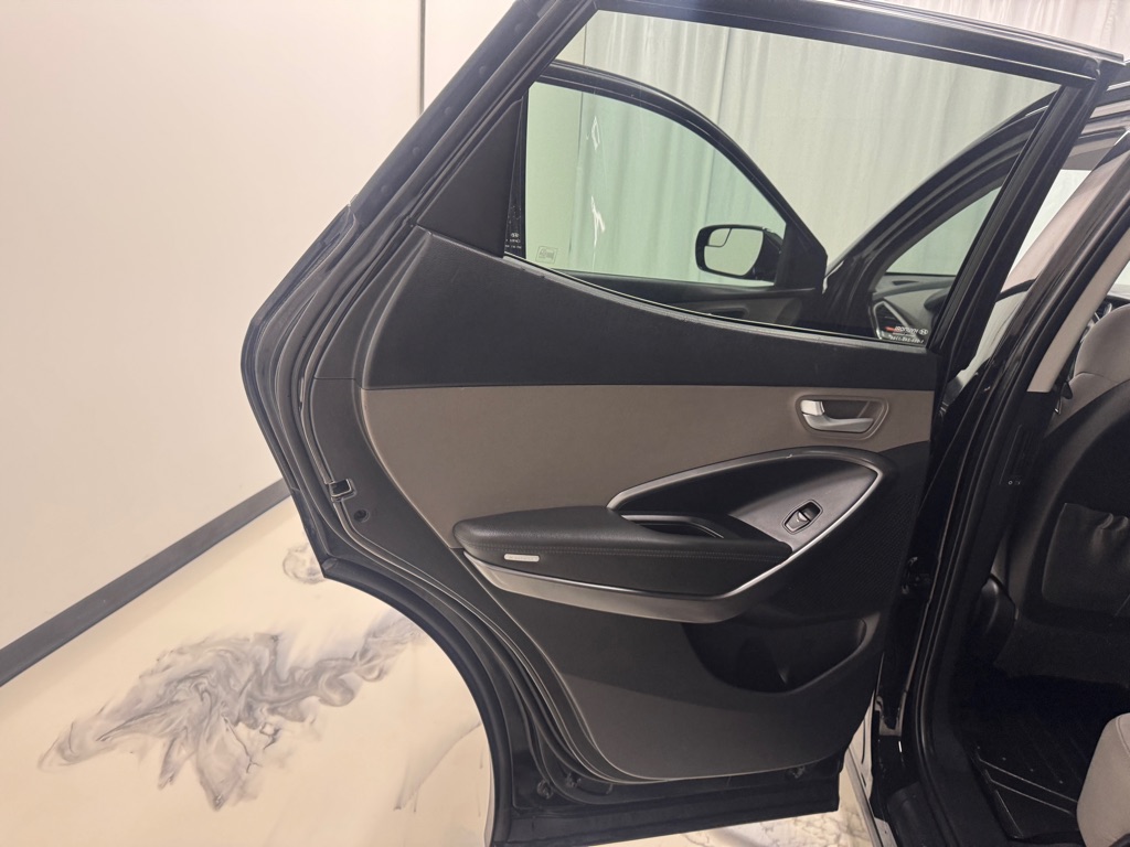 Photo 19 of this HYUNDAI SANTA FE