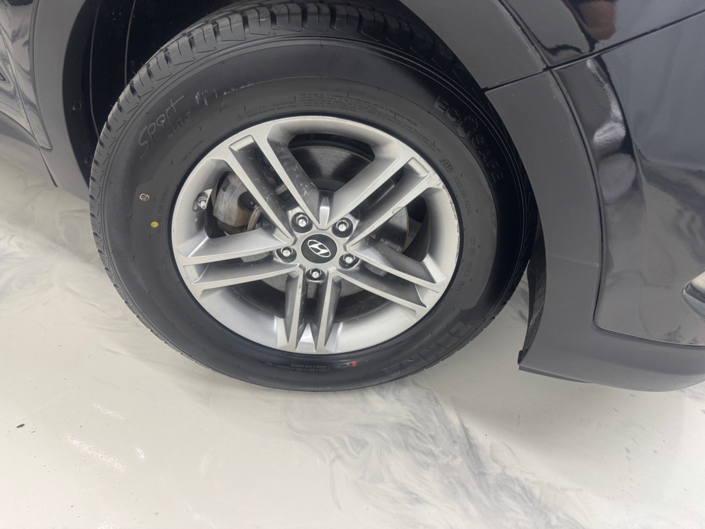 Photo 9 of this HYUNDAI SANTA FE