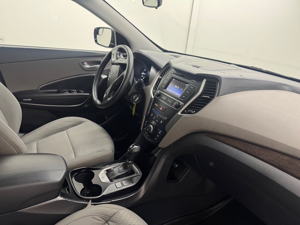 Photo 14 of this HYUNDAI SANTA FE