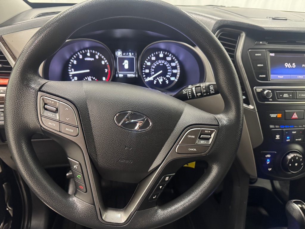 Photo 23 of this HYUNDAI SANTA FE