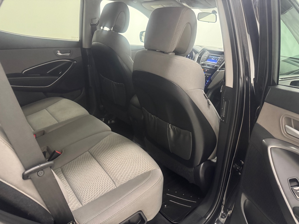 Photo 11 of this HYUNDAI SANTA FE