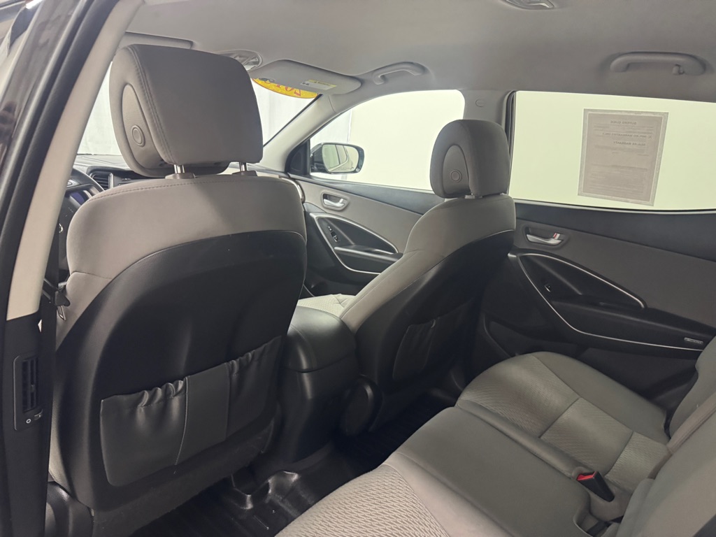 Photo 17 of this HYUNDAI SANTA FE