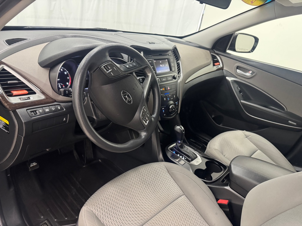 Photo 22 of this HYUNDAI SANTA FE