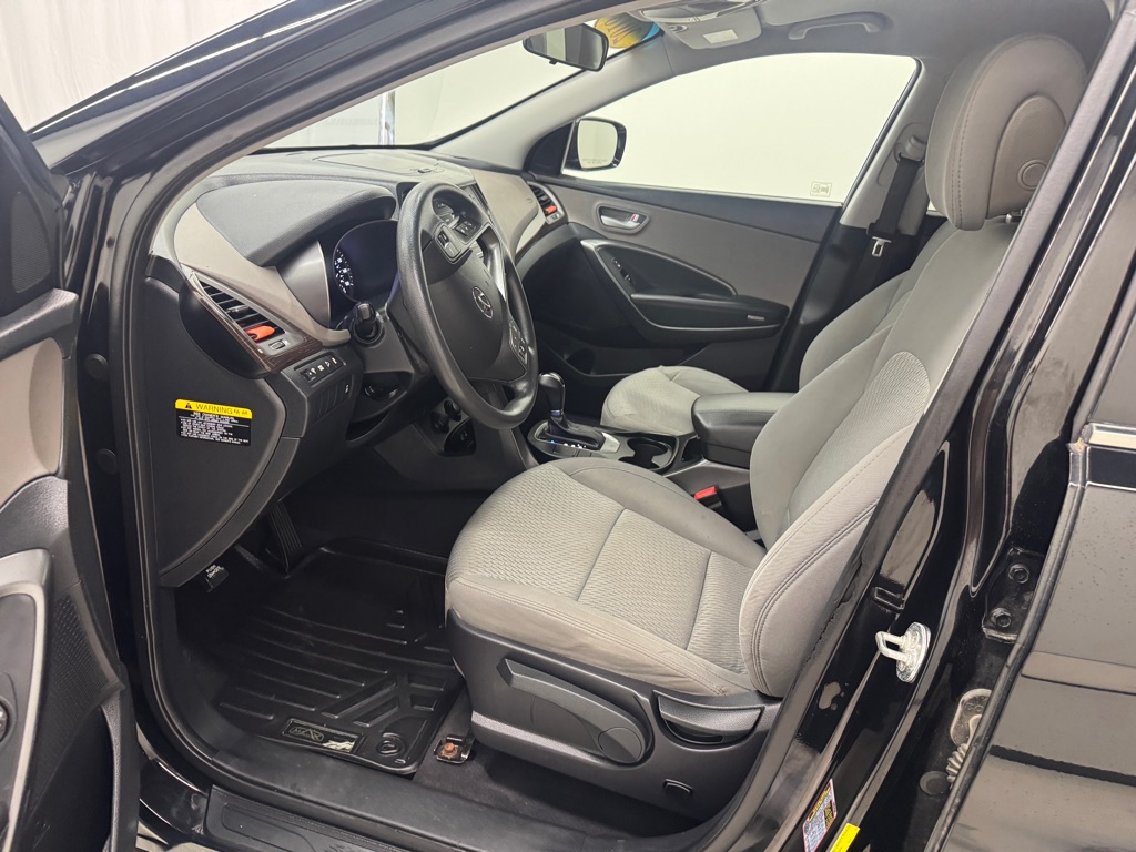 Photo 21 of this HYUNDAI SANTA FE