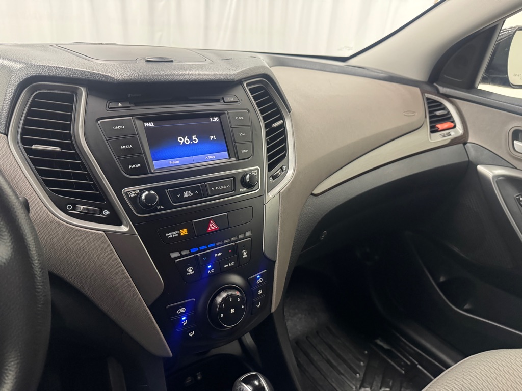 Photo 24 of this HYUNDAI SANTA FE