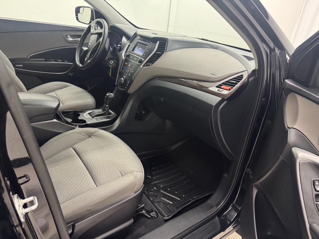 Photo 13 of this HYUNDAI SANTA FE