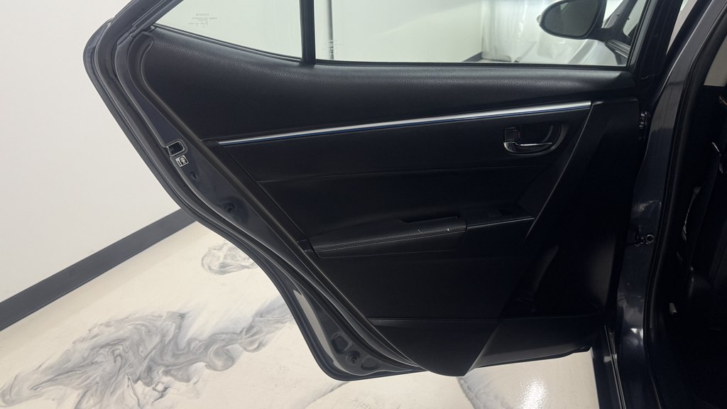 Photo 21 of this TOYOTA COROLLA